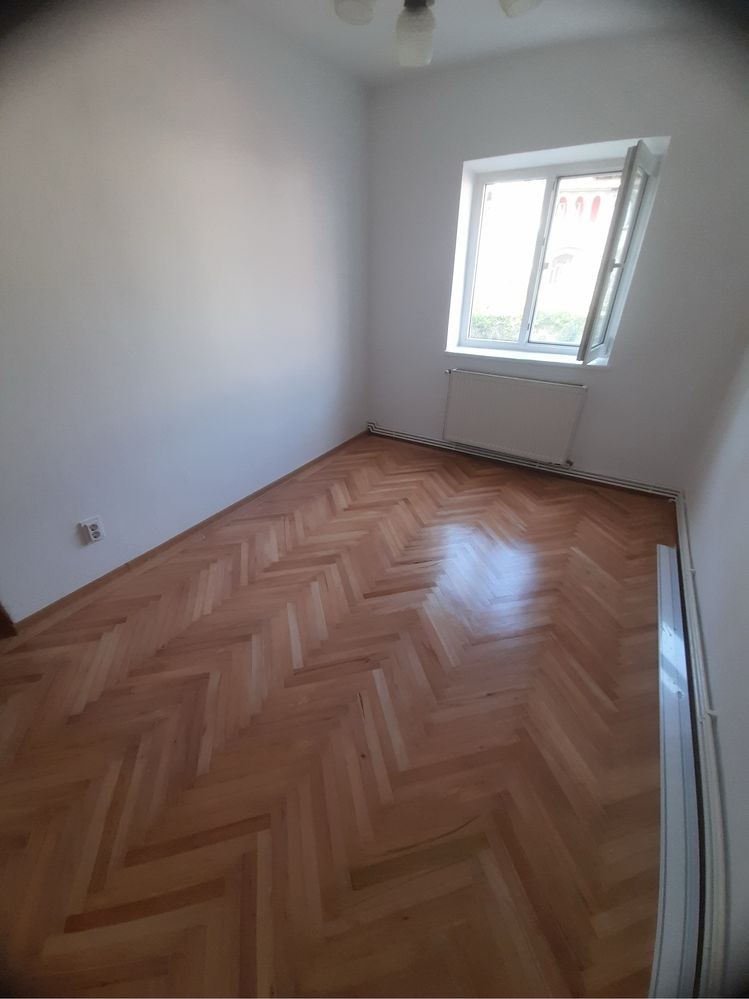 Raschetat parchet, slefuit.