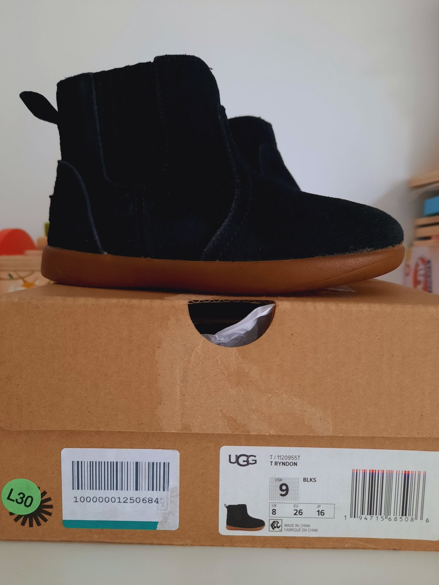 Ghete UGG,  nr. 26.