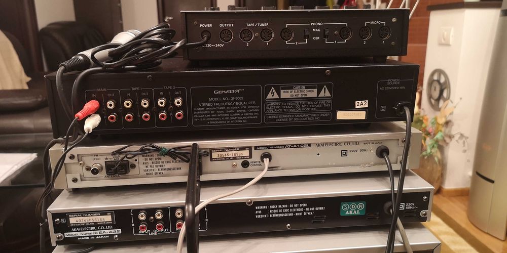 Linie audio Akai 1984 cass, tuner, eq amplificator, mixer, microfon