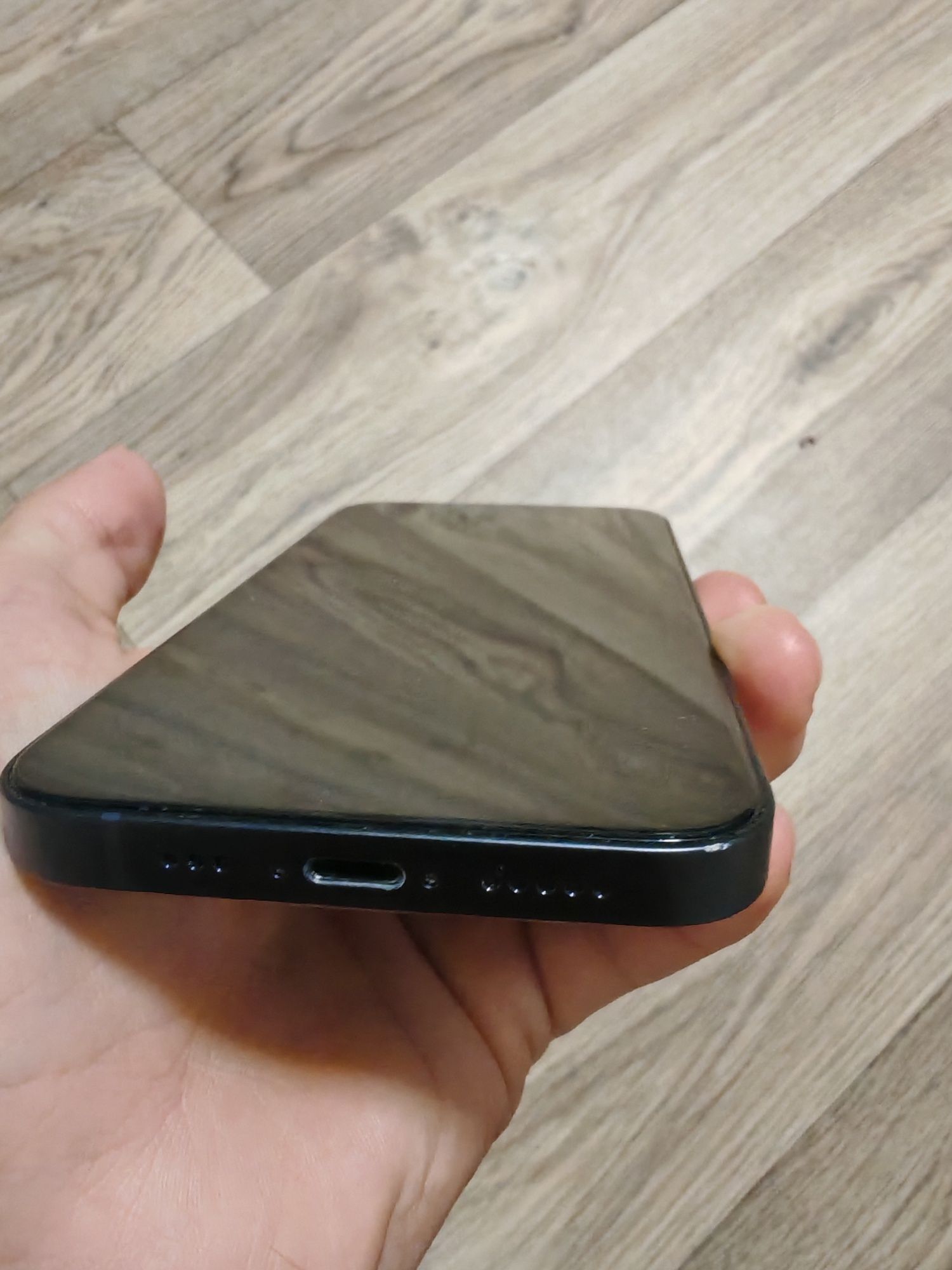 iPhone 13 Black.