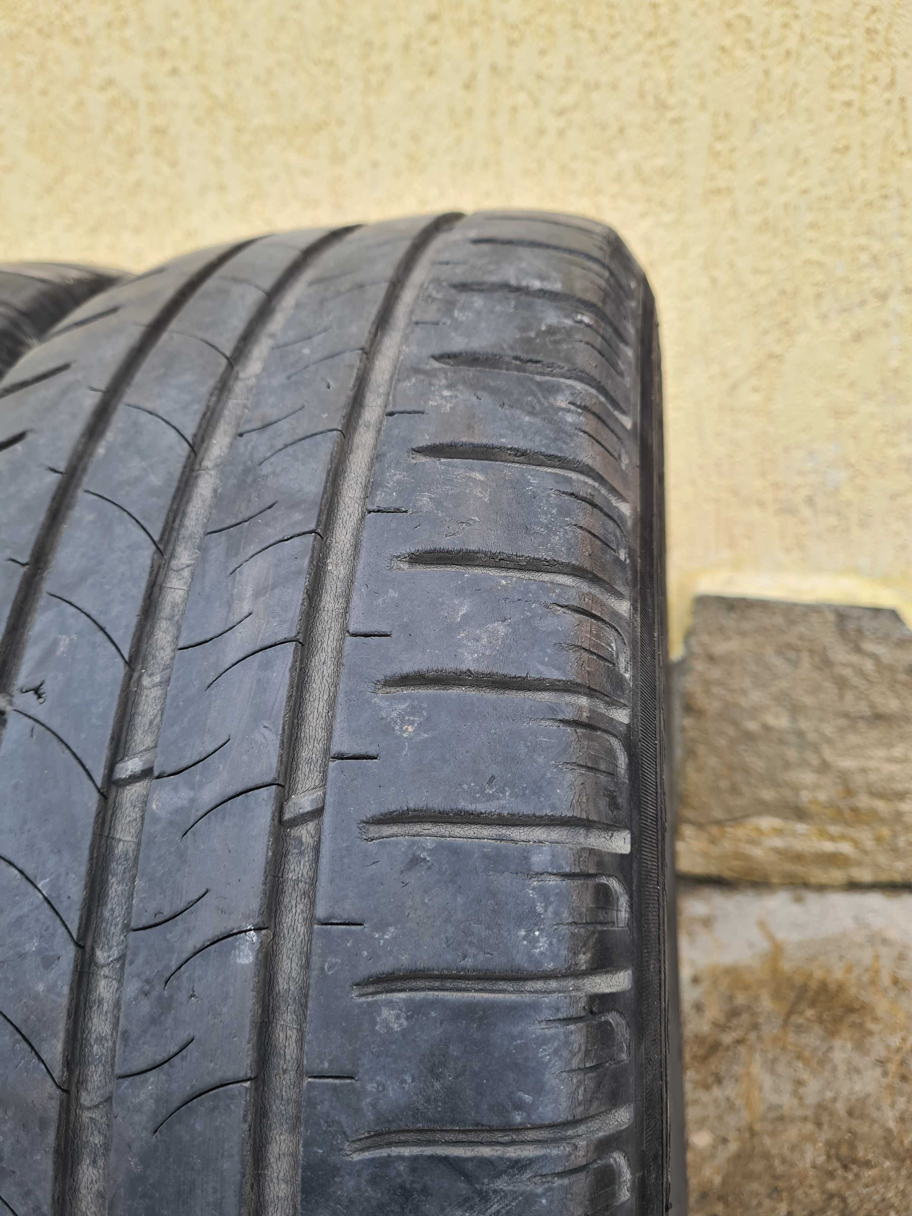 2 бр. летни гуми 215/60/16 Michelin DOT 3715 4,5 mm