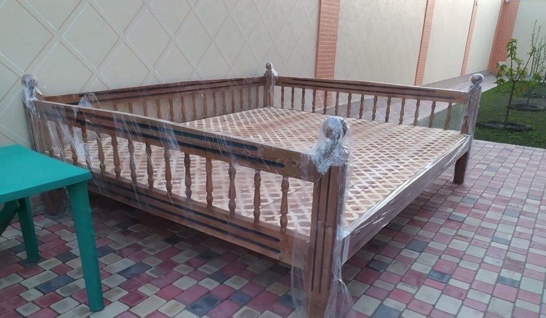 Топчан для кафе либо дома
