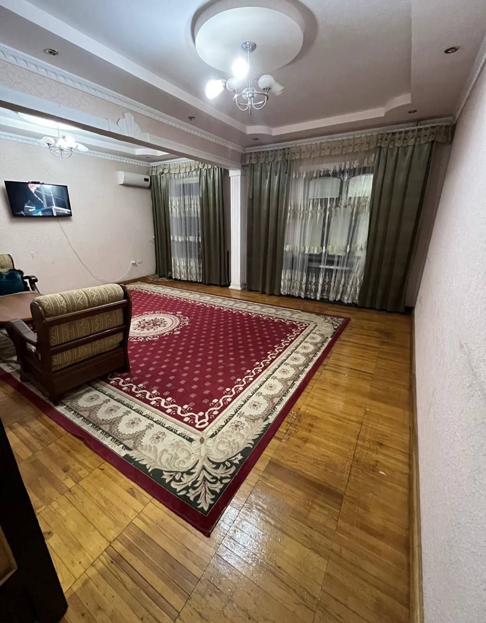 Продаётся квартира Карасу-6. 3/2/5. 92 м² Удвоенный зал.