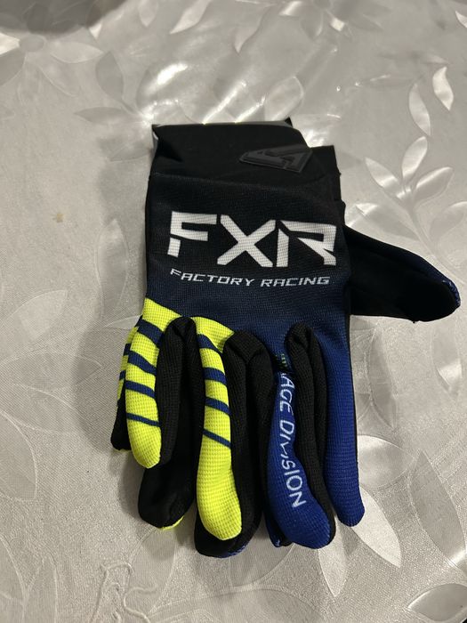 Продавам fxr ръкавици
