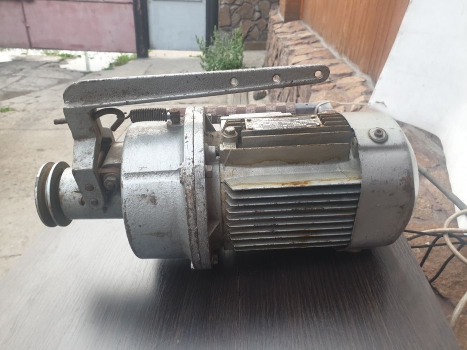 Двигатель для швейной машинки