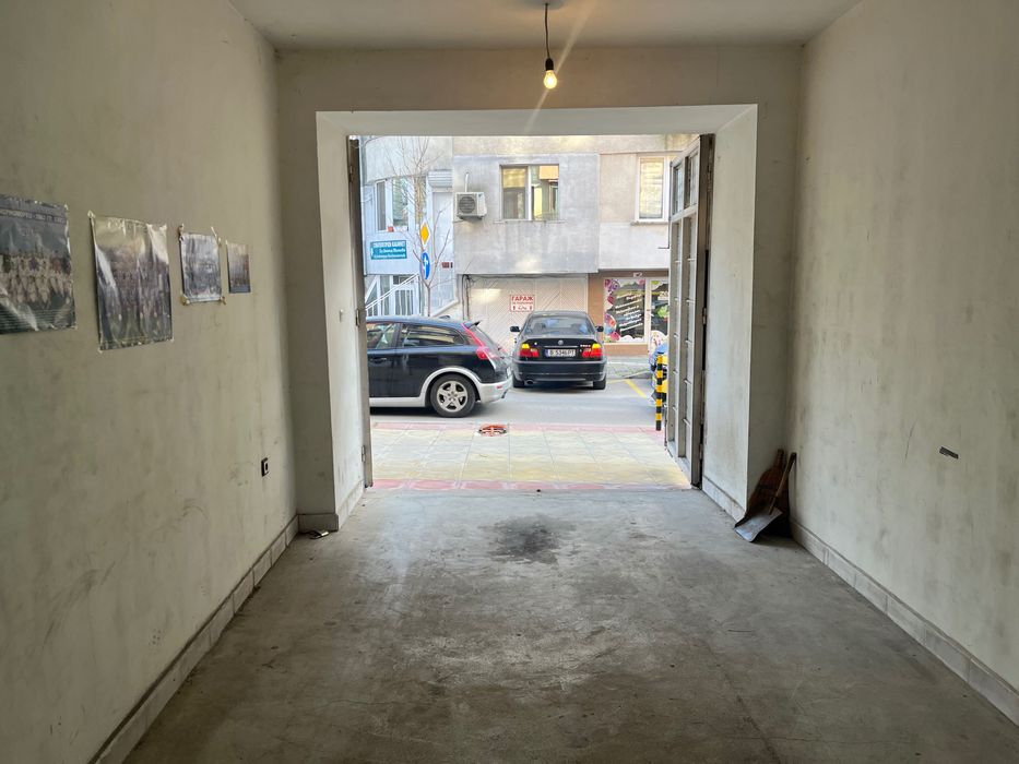 Дава се под наем Гараж / Паркомясто в Варна, Център - 20 кв.м за 142.8 € - Снимка #1