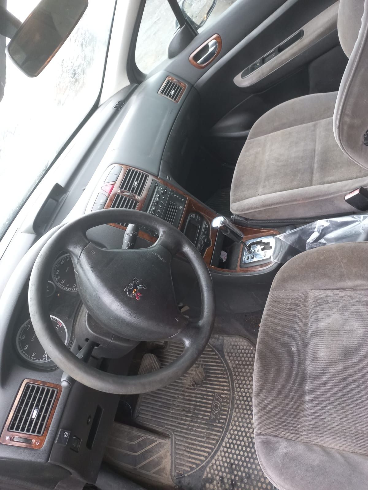 Dezmembrez Peugeot 307 2.0i automat