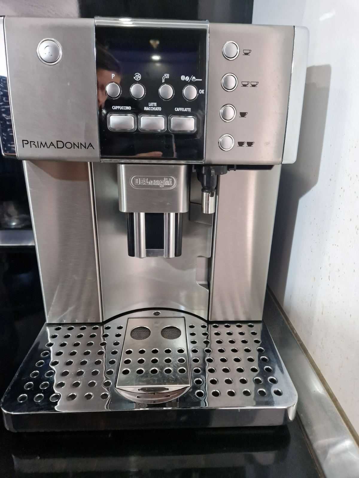 Кафе автомат DeLonghi PrimaDonna ESAM 6600