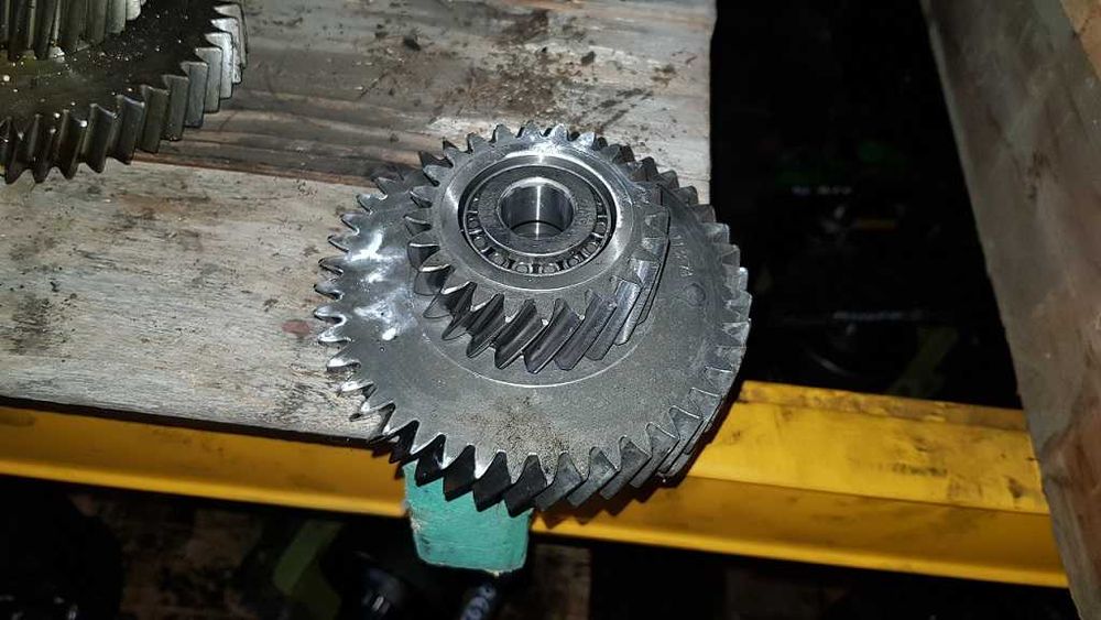 pinion arbore  Deutz, New Holland , Massey Ferguson, John D