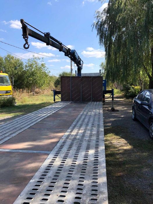 Camion cu macara si remorca cu axa viratoare