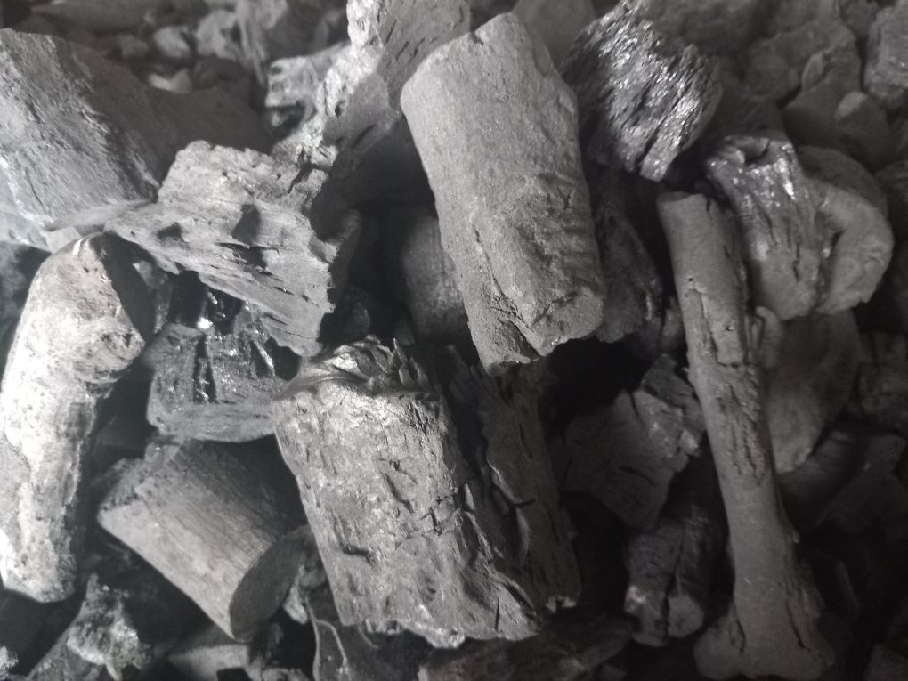 Дървени въглища за барбекю