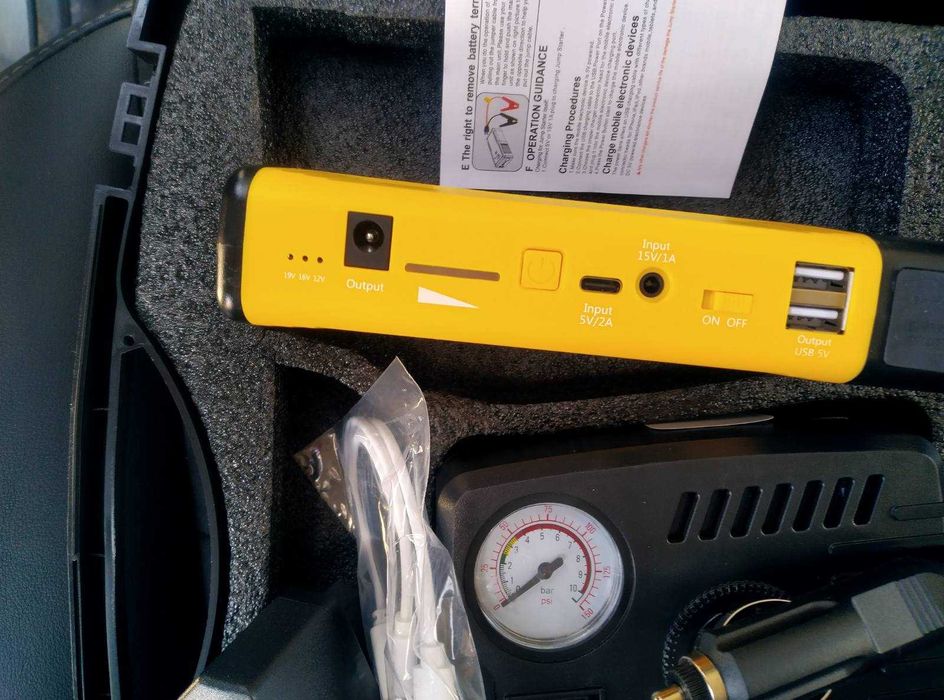 Стартерна батерия бустер за кола power bank 3 в 1 с компресор 16800 mA