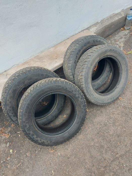 Продам резину 195/65/15 .