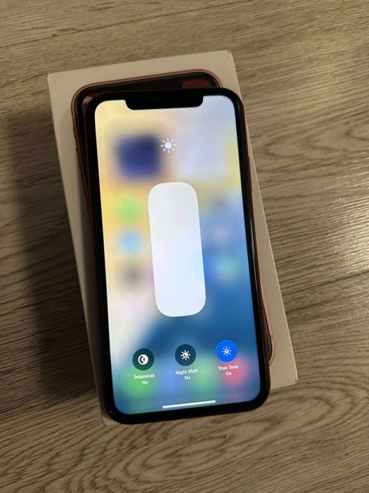 Vand Sau Schimb IPhone XR Red Product 64Gb Neverlocked
