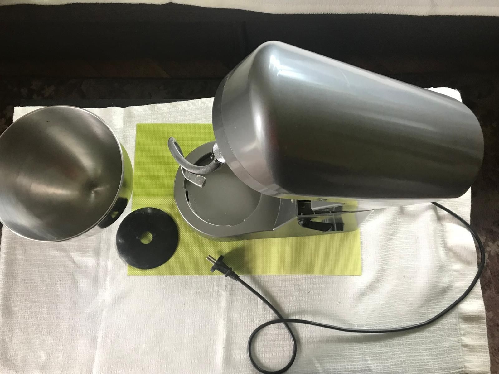 Кухненски робот Bomann KM 370 CB