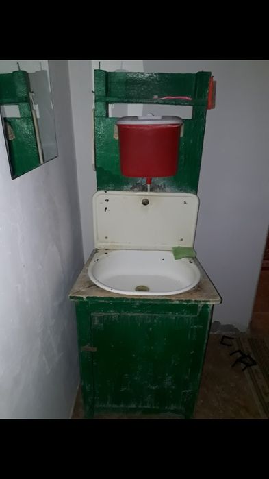Сросно продам умывальник
