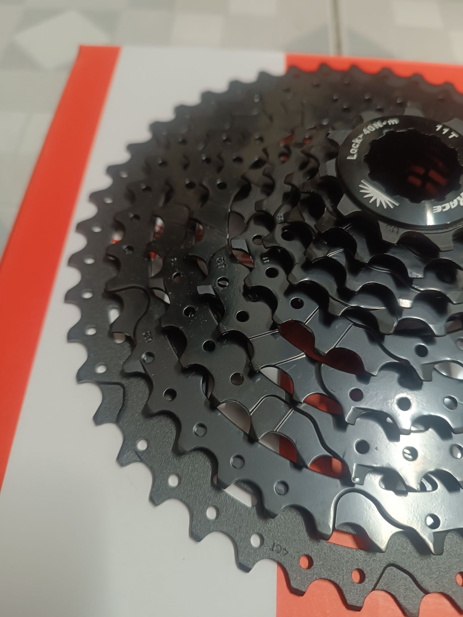 Pinioane 11-46 pe 9 viteze Sunrace