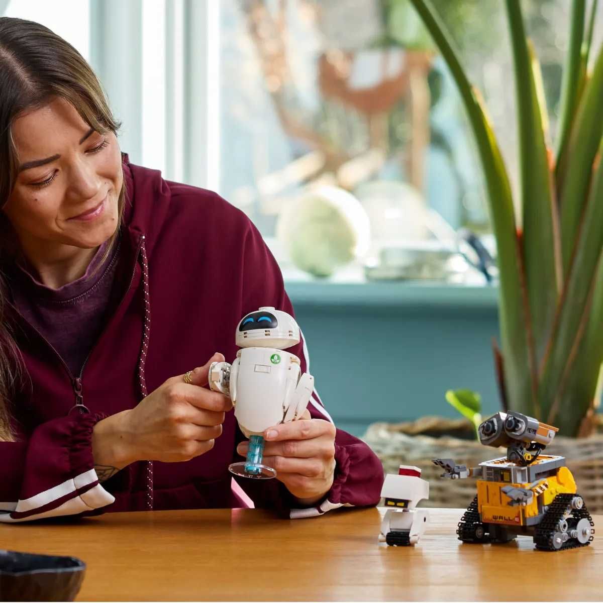 Lego Icons: Валли и Ева (43279)