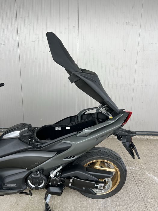Yamaha T-max Tech Max 560