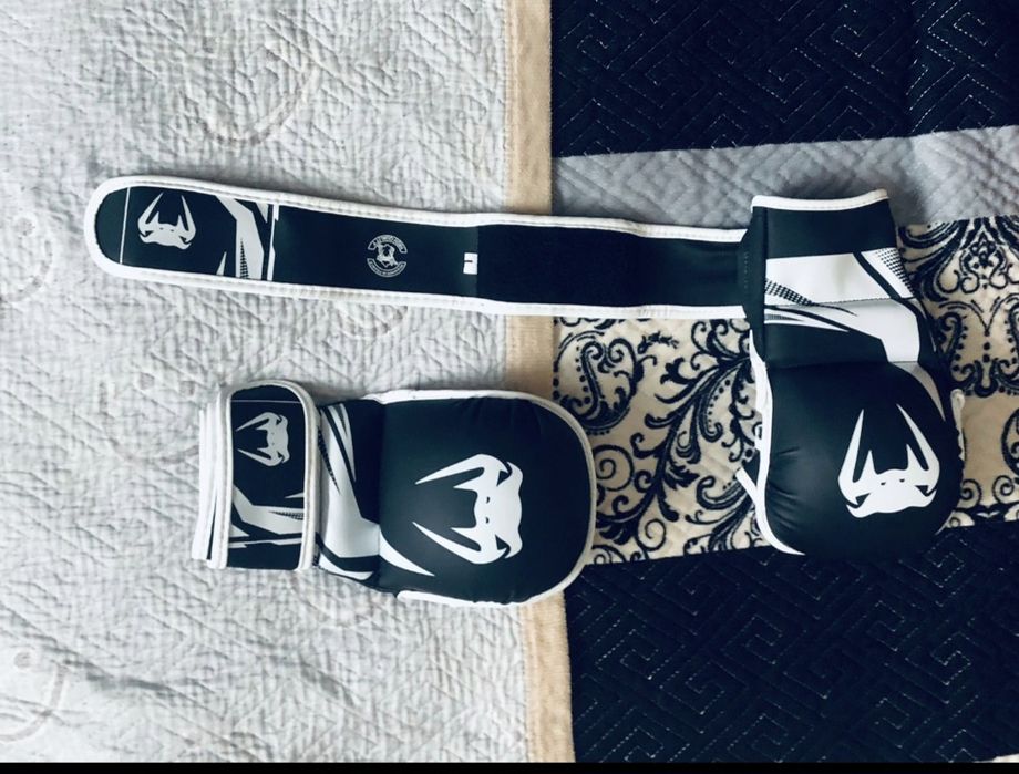 Перчатки для мма новые