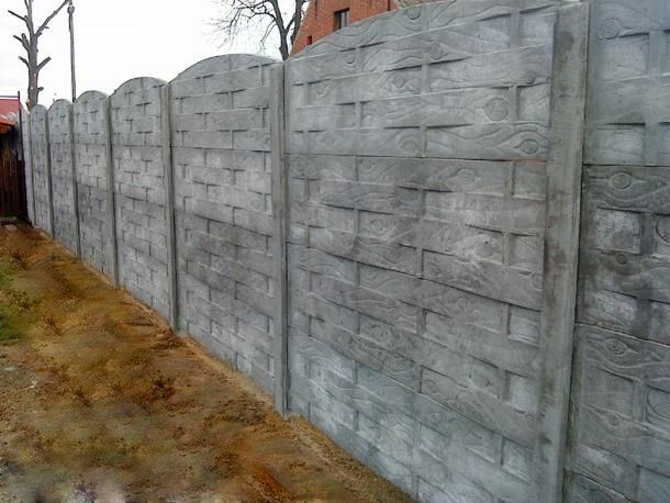 Gard simplu din panouri , placi din beton armat TRANSPORT