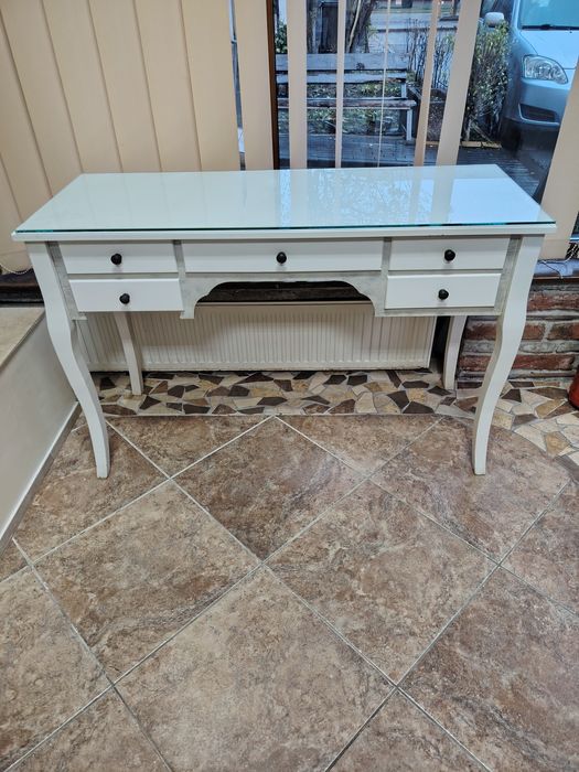 Consola  alba foarte bine întreținută