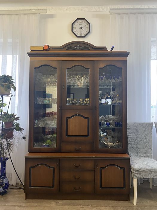 Продам буфет для гостинной