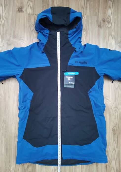 Columbia Cirgue Bowl geaca schi
Noua. 
Omni-tech o membrană inovato