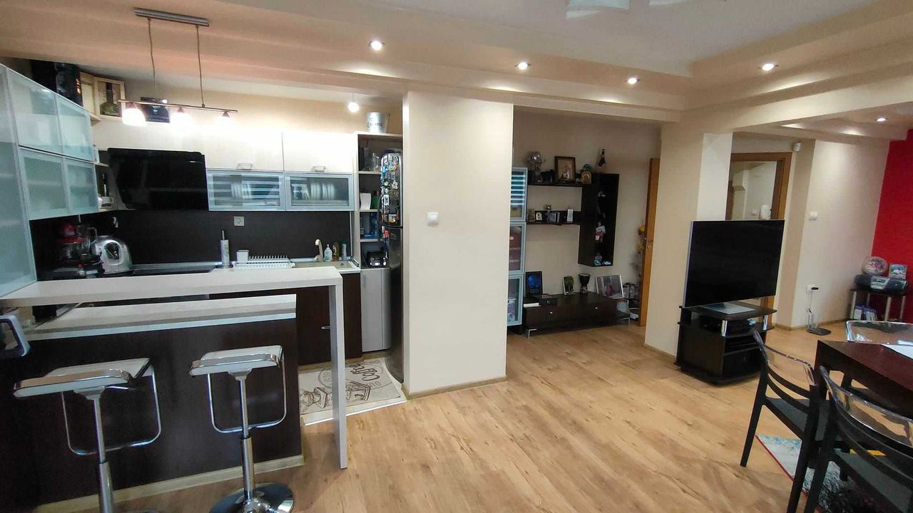 Продава се Многостаен апартамент в Видин, Крум Бъчваров - 140 кв.м за 1050 €/кв.м - Снимка #1
