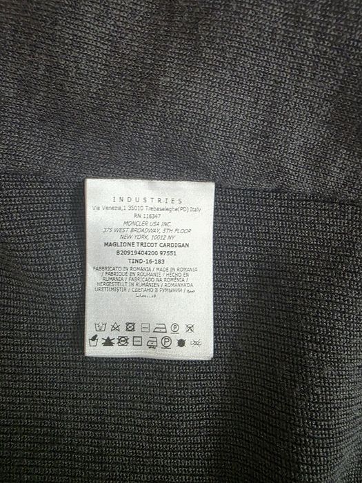 Vând cardigan Moncler 100% original