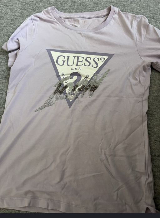 Тениска Guess, дънки, потници