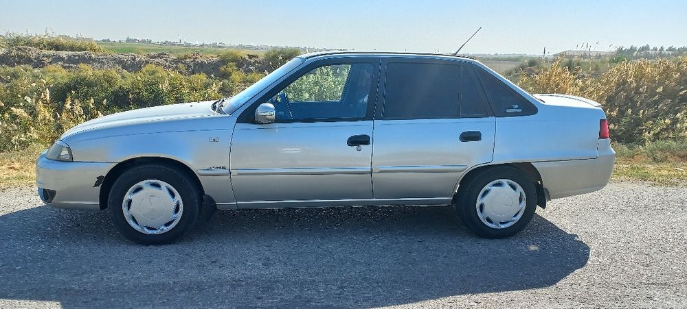 Avtomashina sotiladi