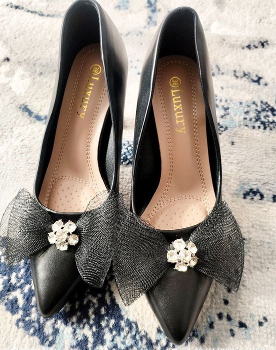 Zolushka tufli sotiladi