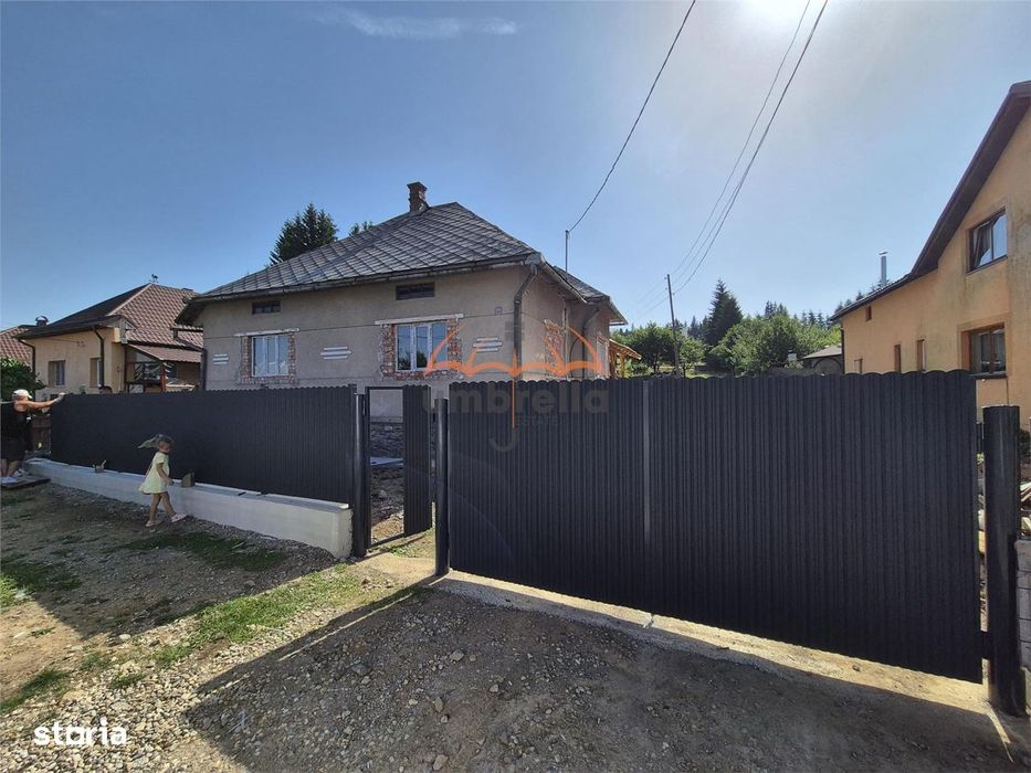 Casa de vanzare in Belis, in centru.