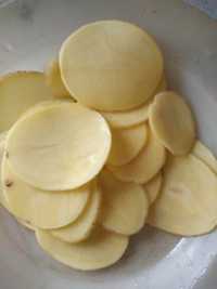 Нарязани,обелени и пакетирани картофи