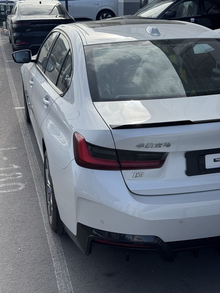 Bmw i3 35l 2023 3min probeg kapot almashgan 3-4soatda nomilaga chiqadi