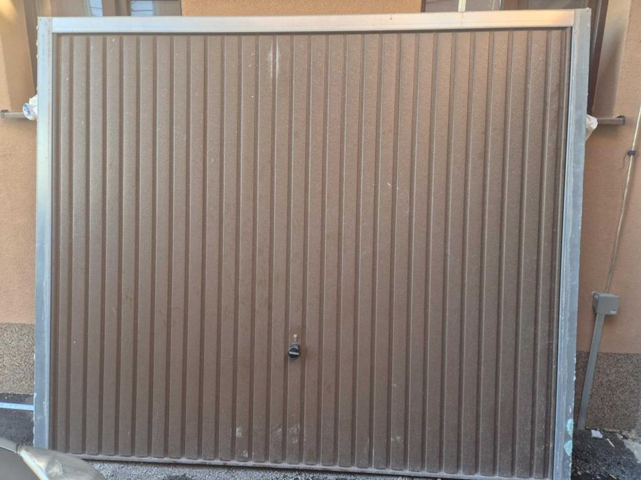 Продавам гаражна врата