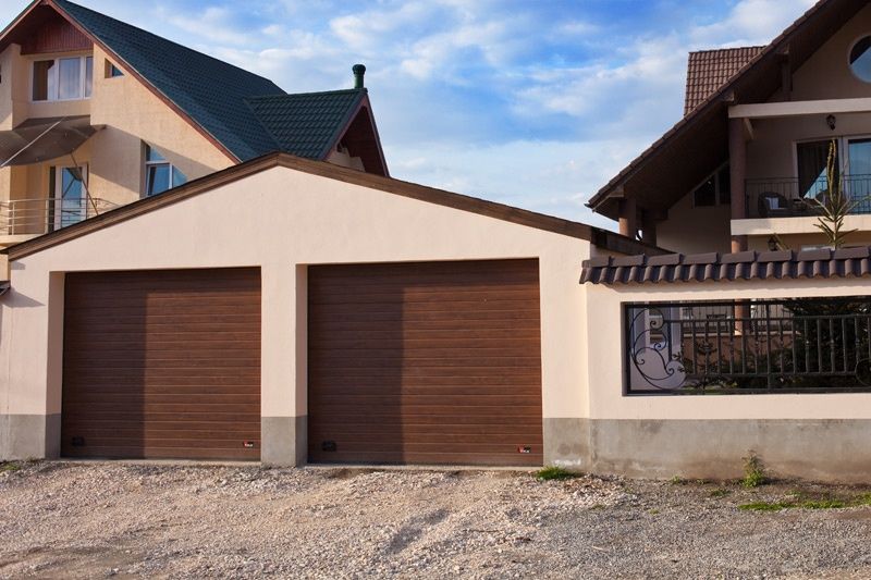 Vand garaje pe structură metalică 50mp