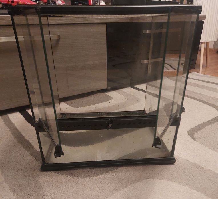 Terariu Sticlă 45/45/45Cm Cu tot cu Accesorii în poze