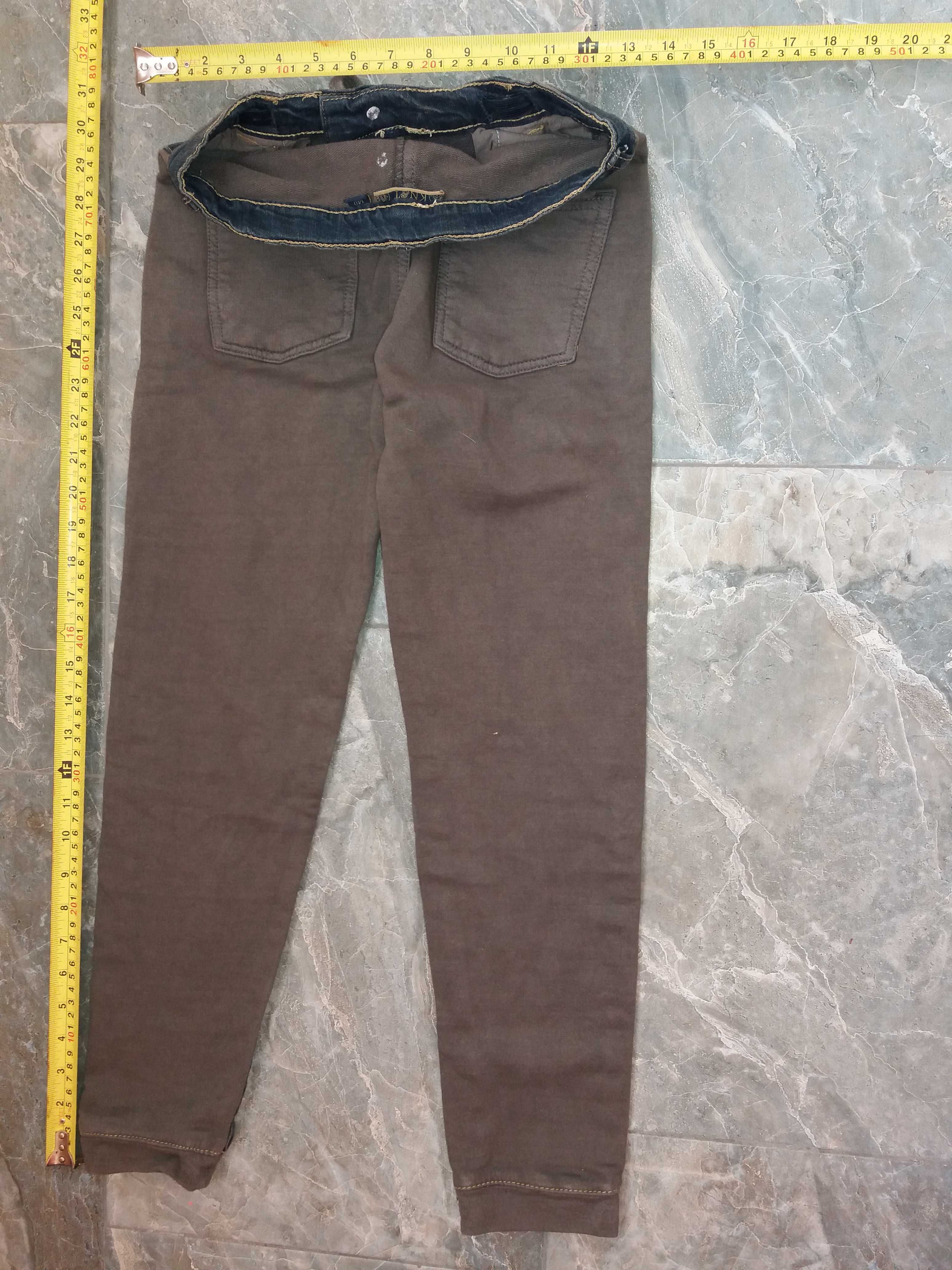 Pantaloni blugi William Delvin 124cm/90cm. Pret 20 lei.