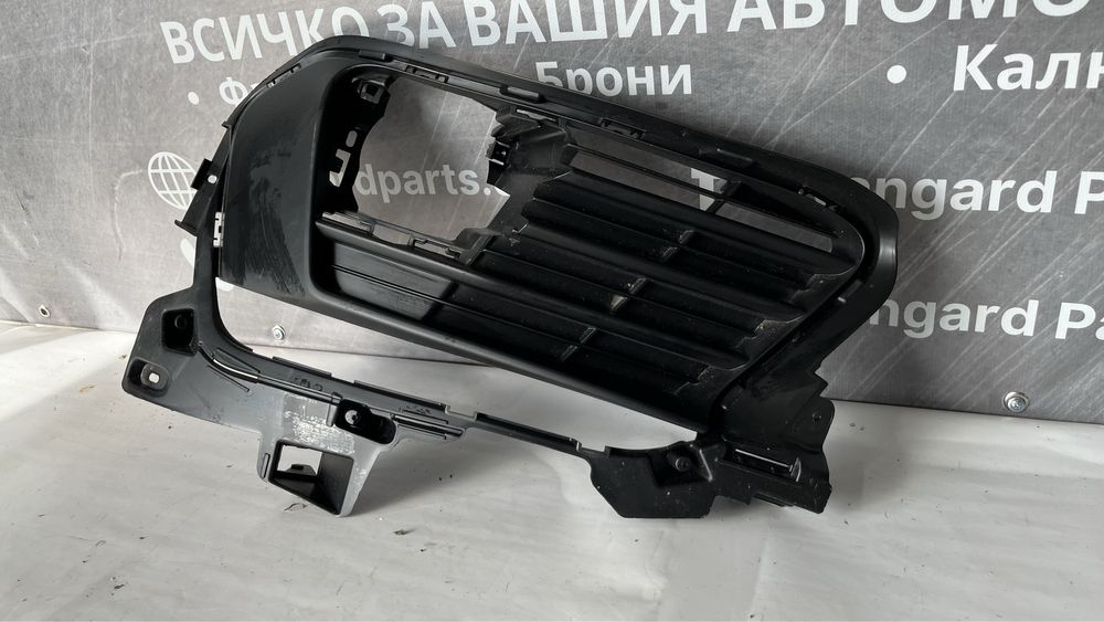 Решетка на халоген Peugeot 308 (2013-2021)