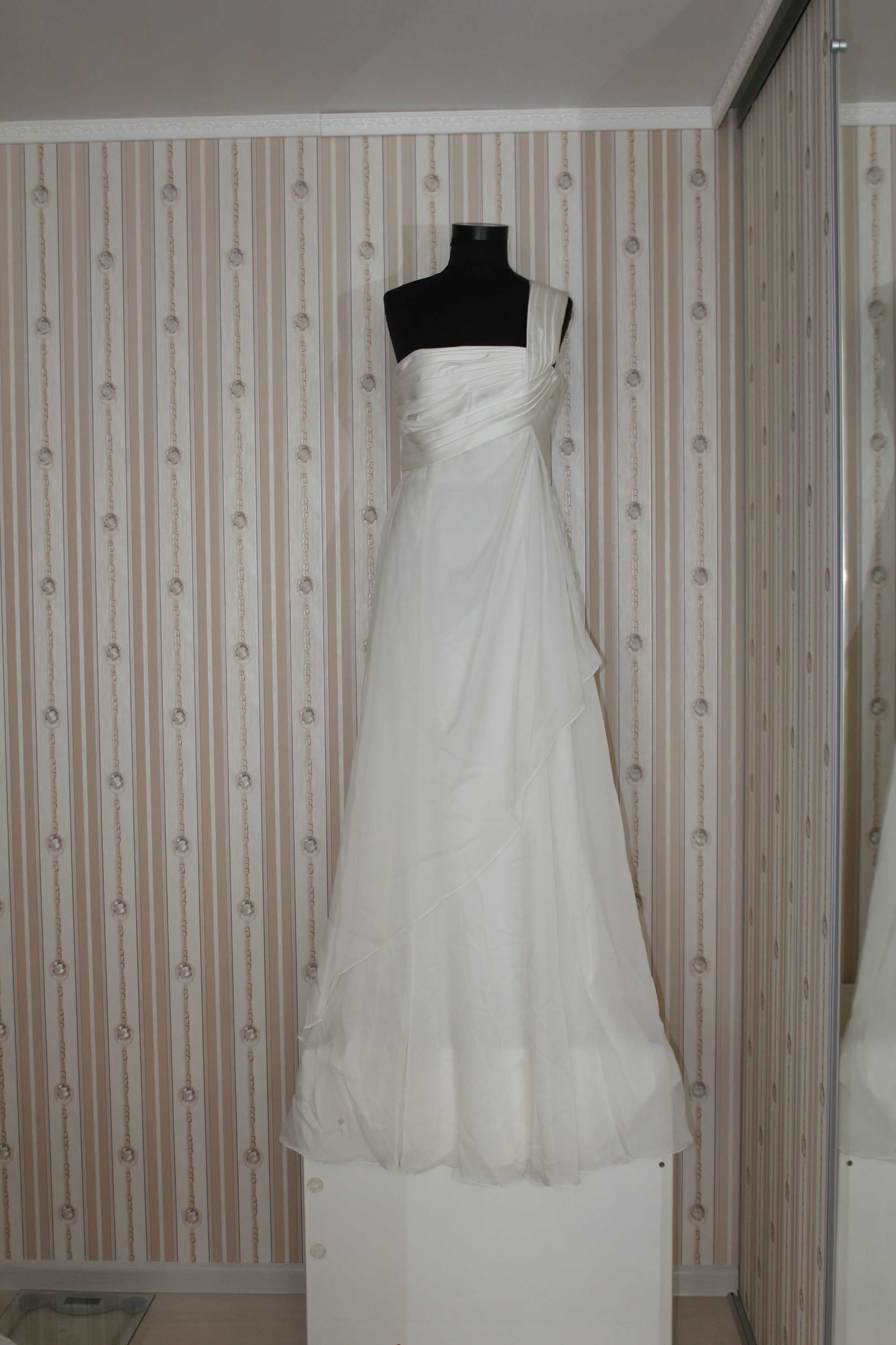 Булчинска рокля Pronovias W1 модел 3014 нова натурално бяла №42