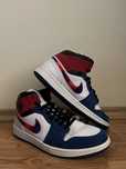 Продавам Jordan 1 mid (multi-color swoosh)