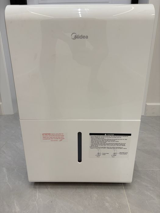 Продам осущитель воздуха Midea MDDP-50DEN7, белого цвета.