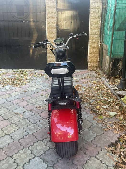 Scuter electric, moped