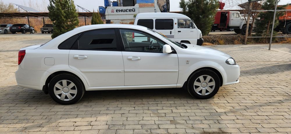 Gentra sotiladi 27500 probeg