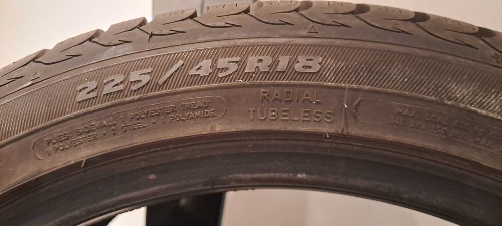 2 броя зимни гуми в отлично състояние - DEBICA, ДОТ 23