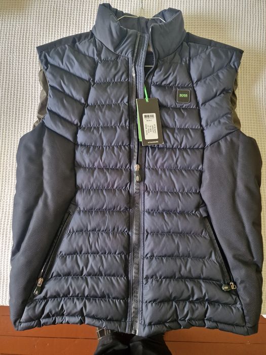 Прекрасен мъжки елек HUGO BOSS ,размер XL