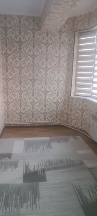 Yangi bozorga yaqin Tinchlik plaza mexmonxona oldidagi Tinchlik domlar