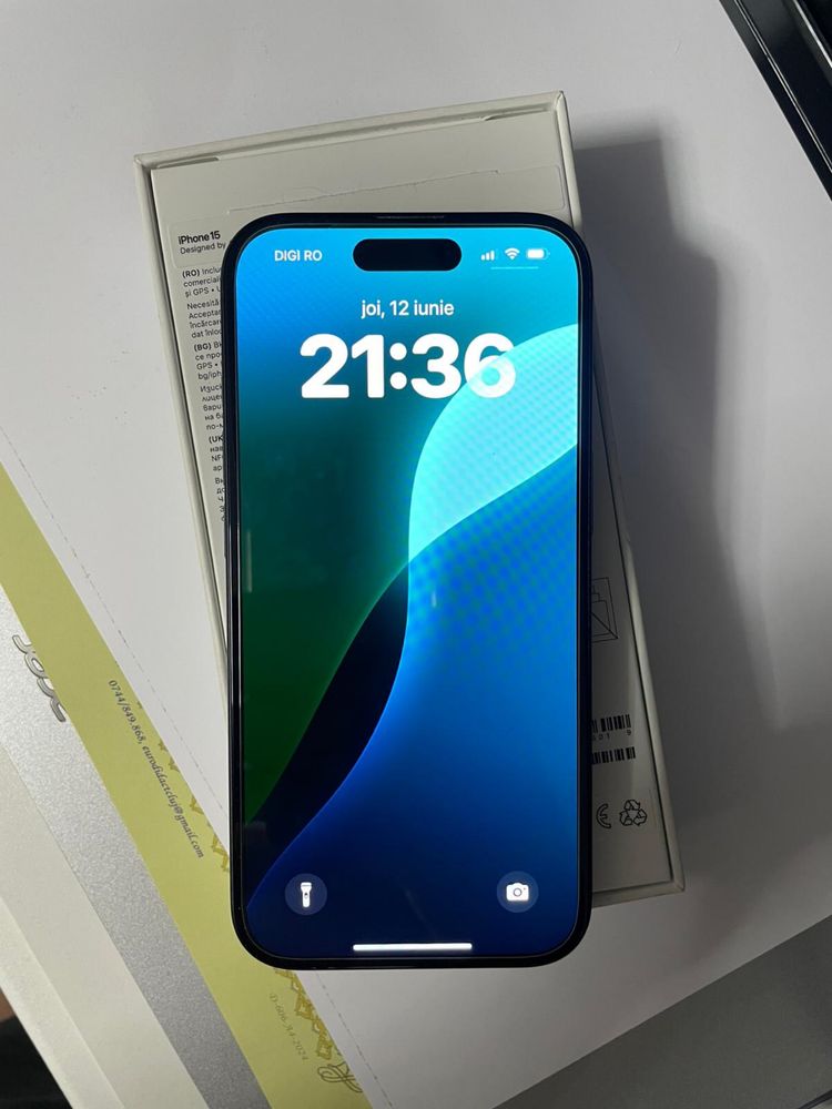 Vand IPhone 15 impecabil